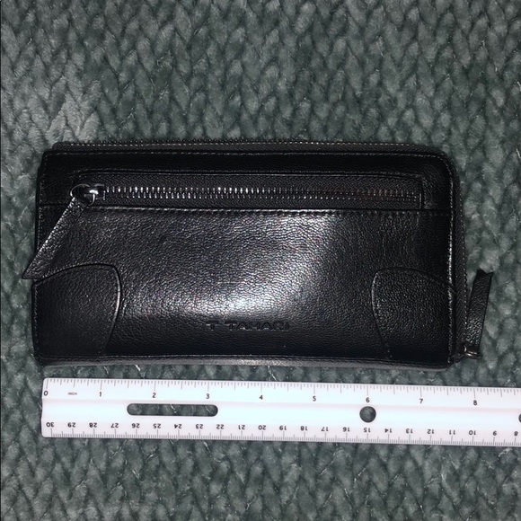 T Tahari Black Leather Zip Wallet - Picture 1 of 8